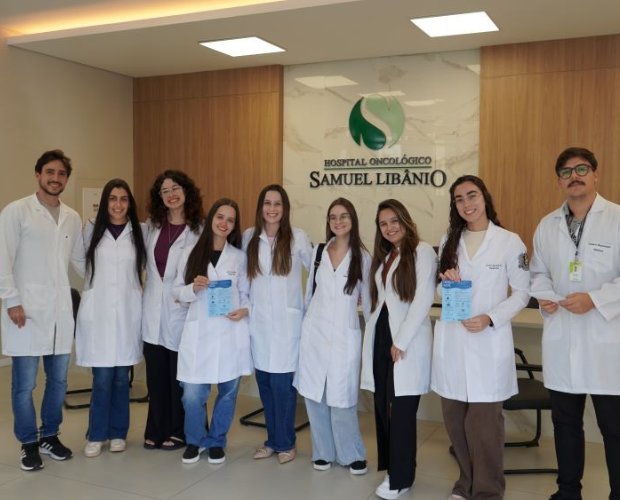 Acad�micos de Medicina realizam atividade de conscientiza��o sobre c�ncer colorretal